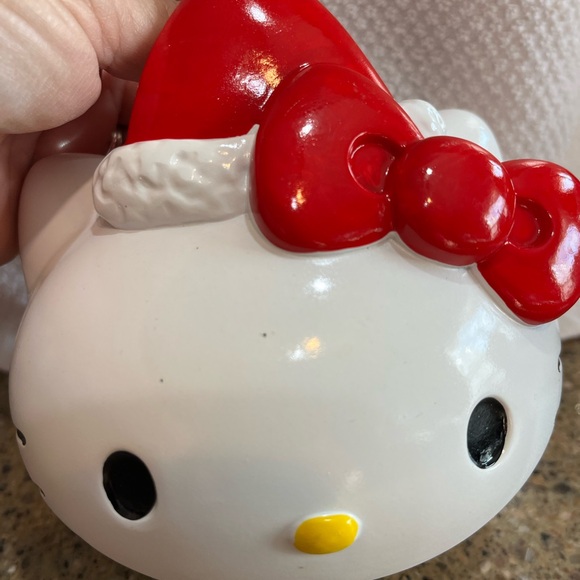 Hello Kitty Christmas Soap Dispenser - Picture 6 of 6